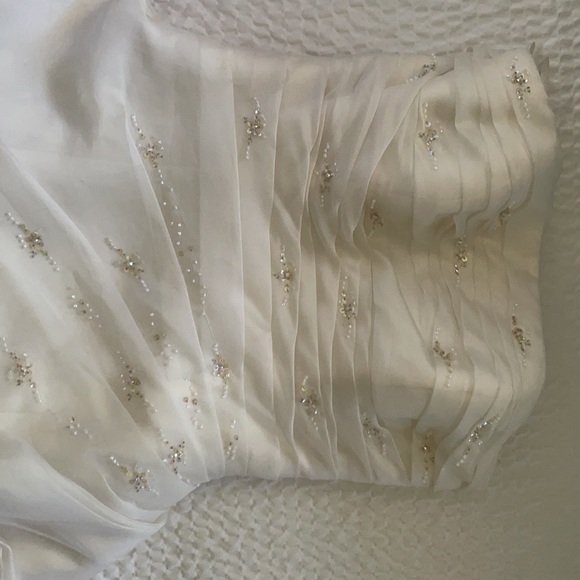 Beautiful handmade from Spain traditional wedding dress - Picture 4 of 7